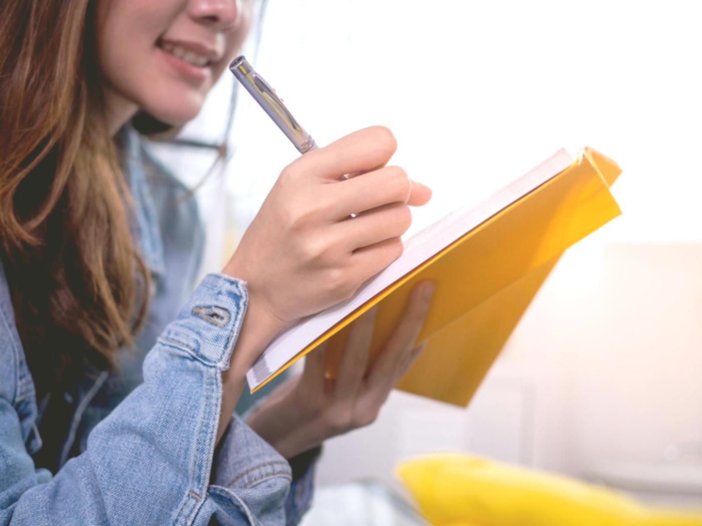 Início da osiraneluvia - escritório moderno com equipamentos tecnológicos